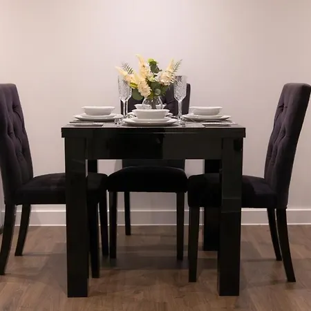 Luxury Mcr 2Bed,2Bath Apartment- Central Location!-3